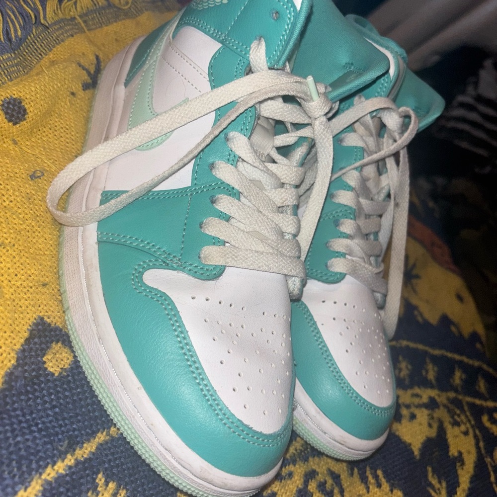 Air jordan 1 mid washed teal women’s size US 7.5